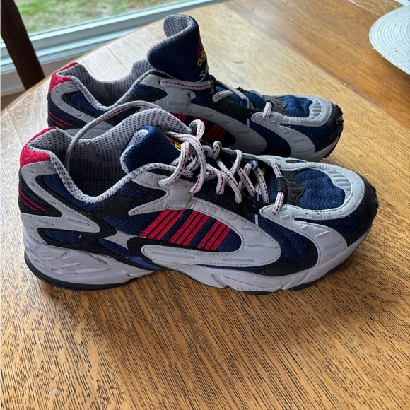 Men’s size 10.5 adidas Savage shoes. Original tag still on. Never worn - Picture 3 of 6